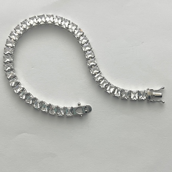 Bracelet w/ CZs - Picture 1 of 4
